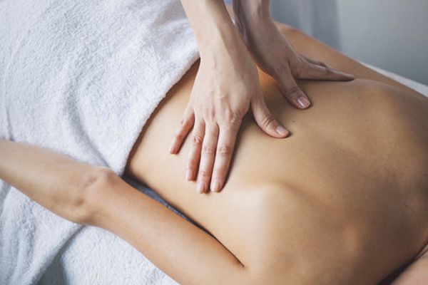 como-tratar-una-contractura-muscular-pamplona